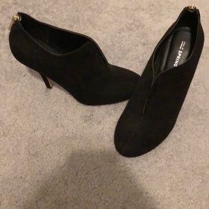 Call it Spring suede heels